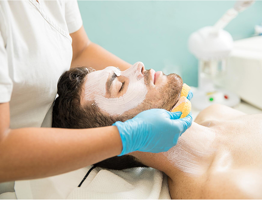 limpieza facial en hombre